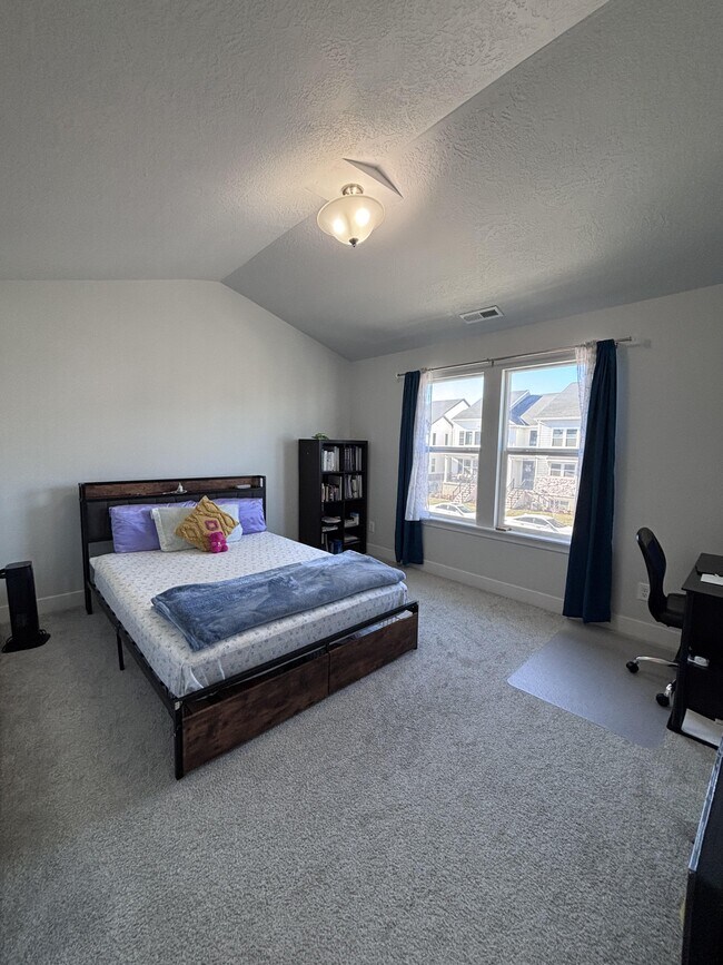 Building Photo - 2052 N 4100 W