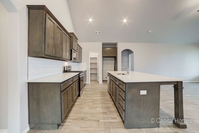 Building Photo - Move In Special! Relax In The Comfort of a...