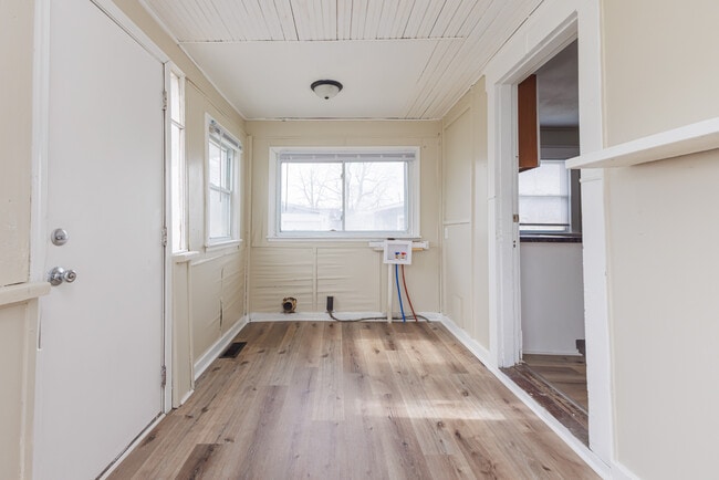 Building Photo - 2440 S Hoyt Ave