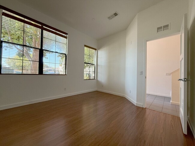 Building Photo - Modern Live/Work Loft In Sought After Depo...