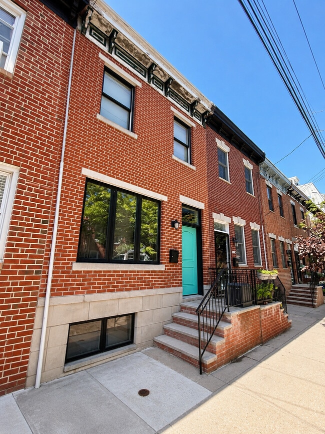 Building Photo - 2036 Carpenter St