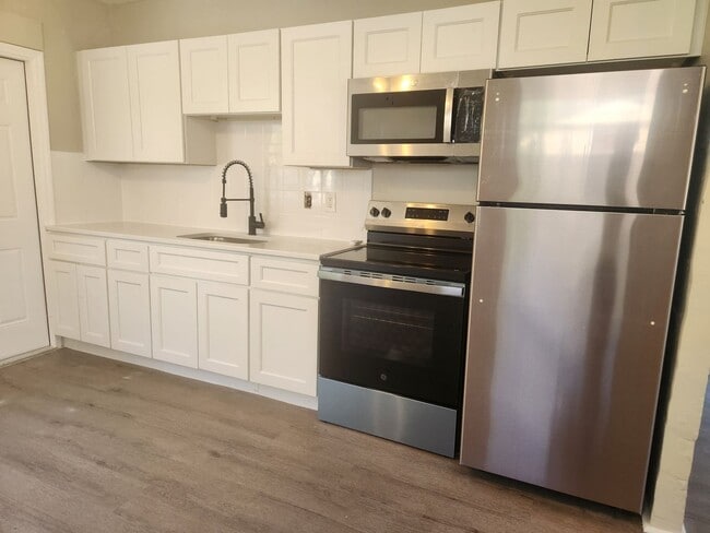 Building Photo - Charming 2 bedroom 1 bathroom Holly Hill home