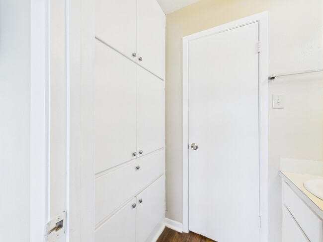 Building Photo - 800 San Pedro Dr