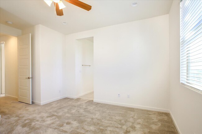 Building Photo - 28 Hideaway Loop