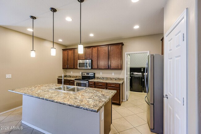 Building Photo - 12041 W Cottontail Ln