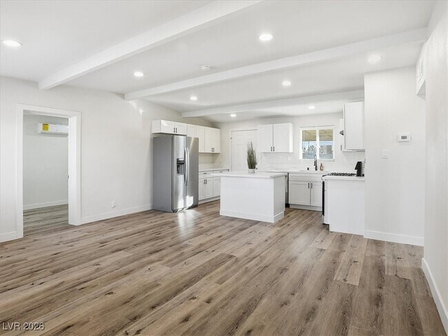 Building Photo - 608 Stanford St