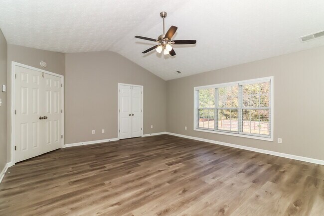 Building Photo - 2338 Greenside Dr