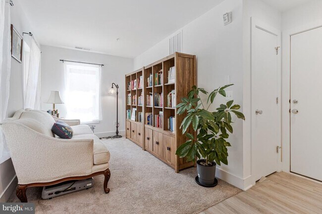 Building Photo - 40 Mural Walk NE