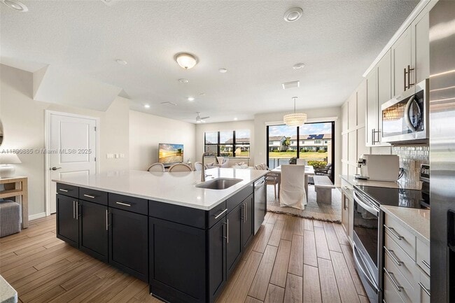 Building Photo - 2193 Appleton Cir S