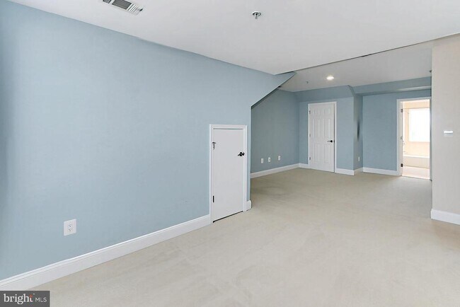 Building Photo - 2022 N Culpeper St