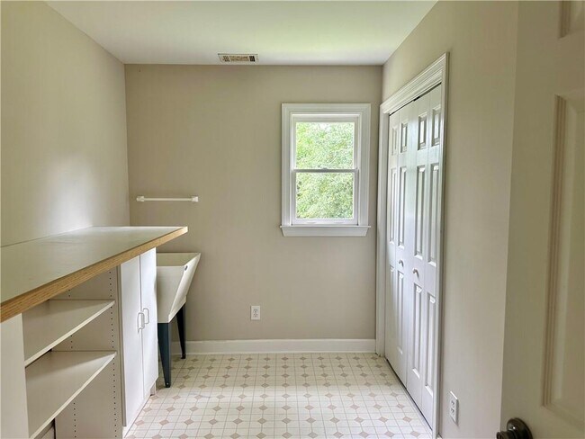 Building Photo - 1594 Hardin Ave