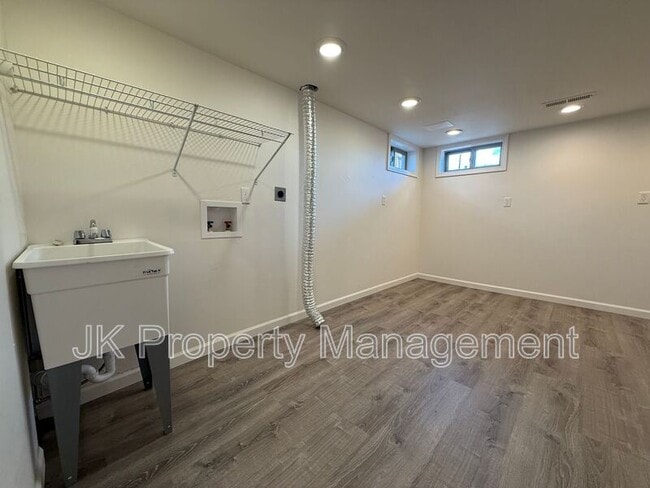 Building Photo - 105 Riverview Dr W