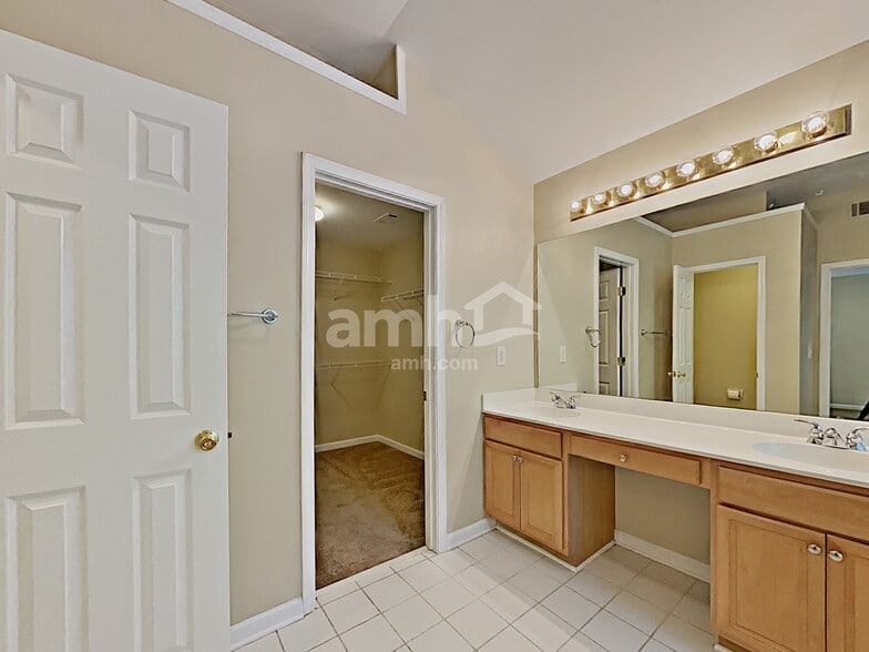 Building Photo - 2626 High Creek Run