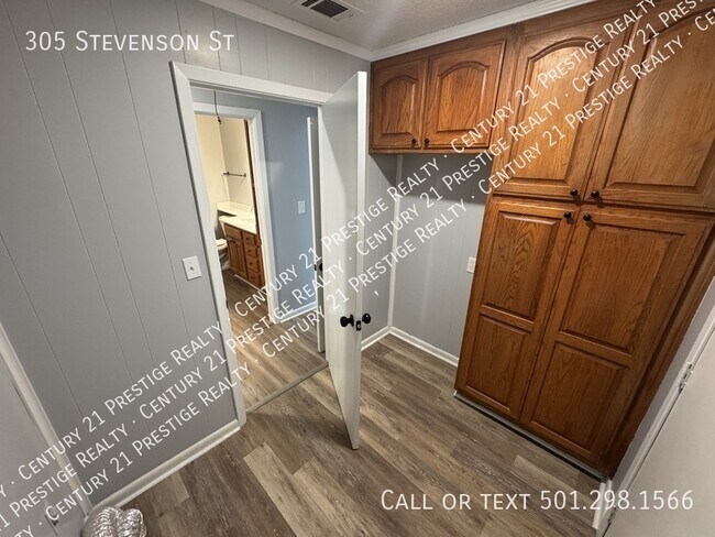 Building Photo - 305 Stevenson St