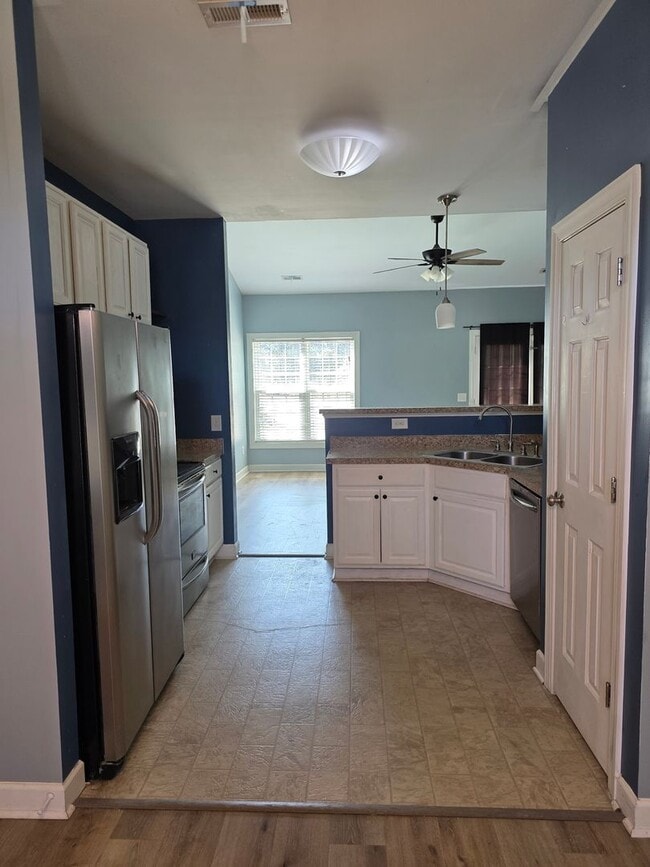 Building Photo - Country Comfort in Ryans Run