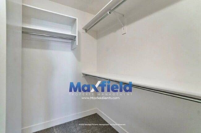 Building Photo - Heart of Riverton Pet Friendly Townhouse 3 BD 2.5 BA 2 GAR