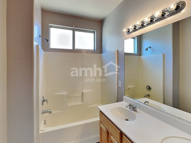 Building Photo - 6922 S 38th Ln