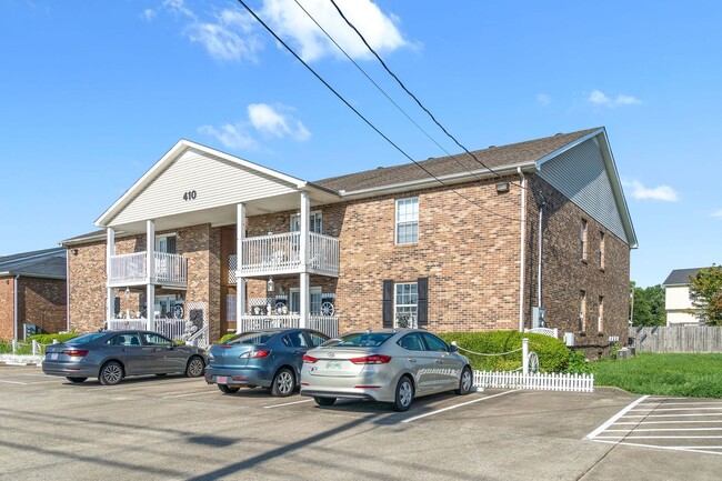 Building Photo - Renovated Two Bedroom Outside Gate 1!