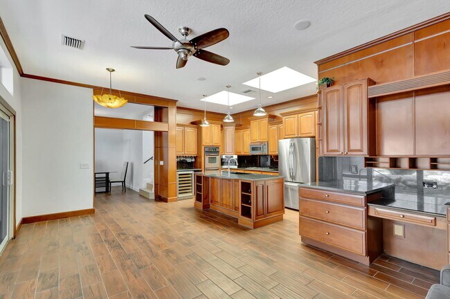 Building Photo - 16334 Port Dickinson Dr