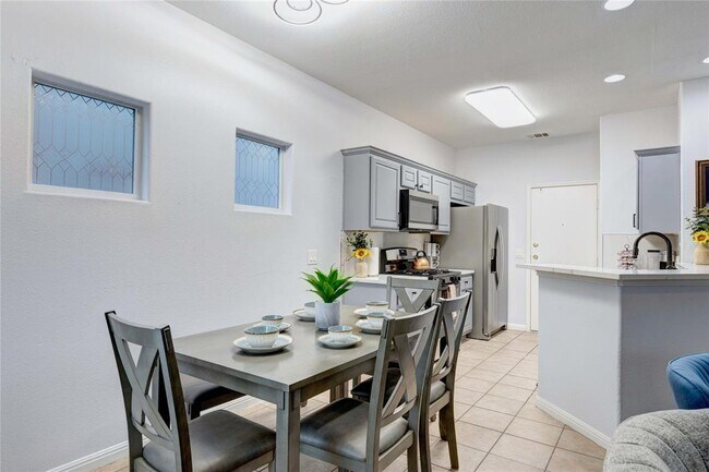 Building Photo - 7510 Lazy Creek Dr