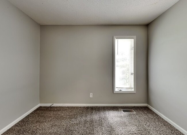 Building Photo - 109 Newport Dr