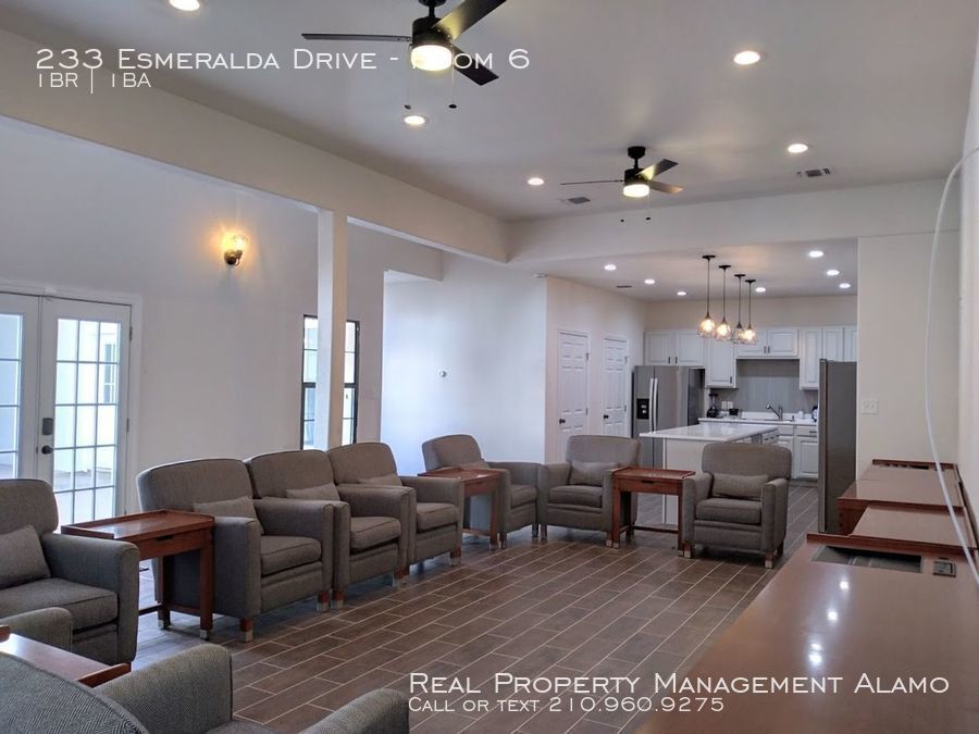 Building Photo - 233 Esmeralda Dr