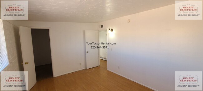 Building Photo - 29th St & Craycroft Rd area 2/2 with yard & A/C System