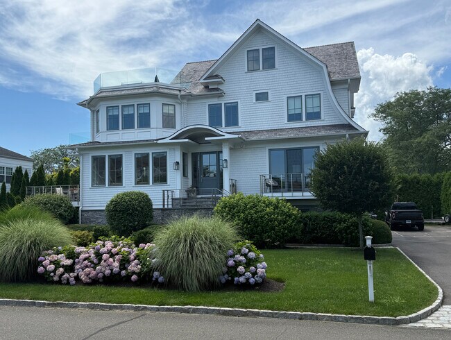 Building Photo - 4 Sandpiper Rd