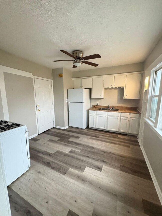 Building Photo - 12531 Forest Ave