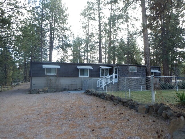Primary Photo - Remodeled SW Bend Single Level Home on Spa...