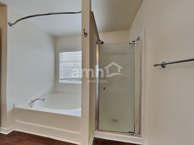 Building Photo - 4544 Fairport Ct