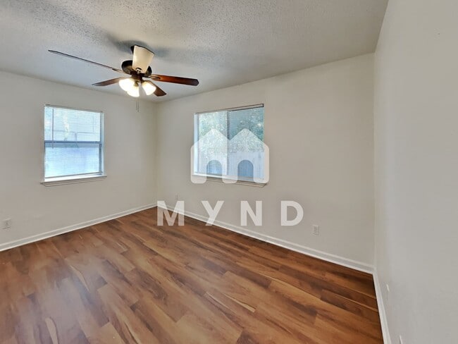 Building Photo - 1215 Hyridge St