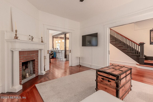 Building Photo - 1838 Silver St