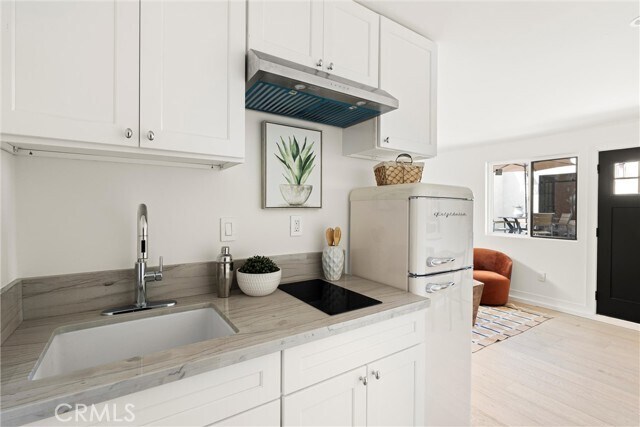 Building Photo - 158 S Formosa Ave