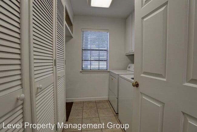 Building Photo - 2 br, 2 bath House - 320 Volanta Ave. D-2