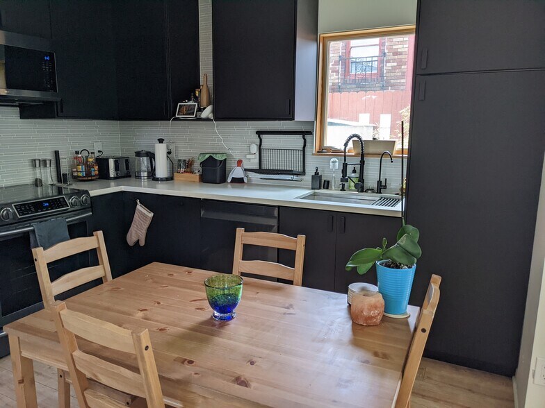 Building Photo - 820 46th St