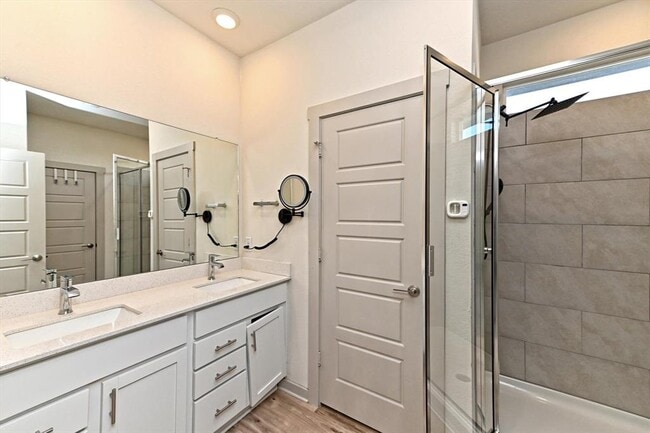 Building Photo - 13700 Lubeck Dr