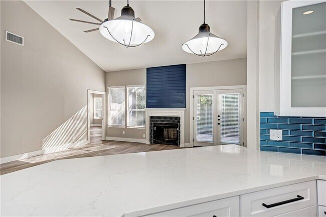 Building Photo - 2203 Tanglevine Dr