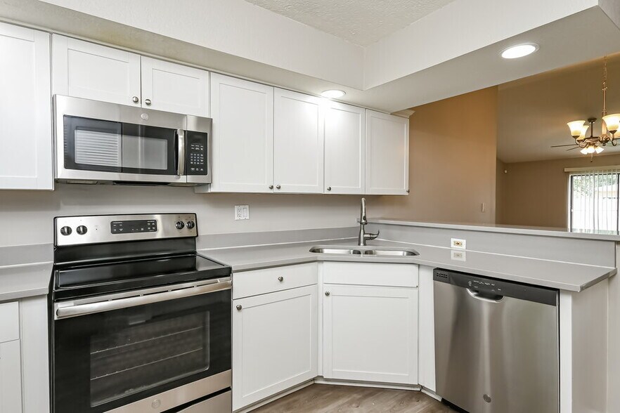 Building Photo - 351 Montgomery Ct