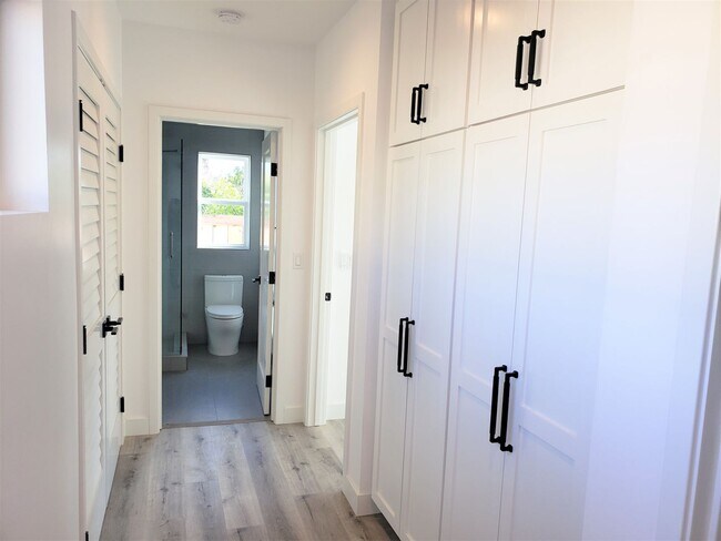 Building Photo - Newer Construction, 2BD/2BA House on Private Drive in Leucadia: Minutes to Beach, Town, YMCA!