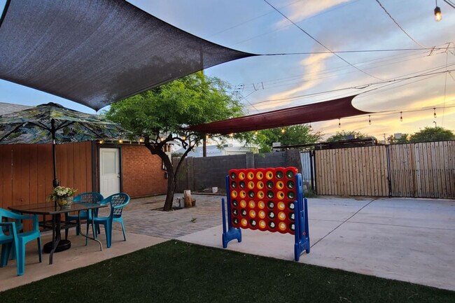 Building Photo - 324 N 13th Pl