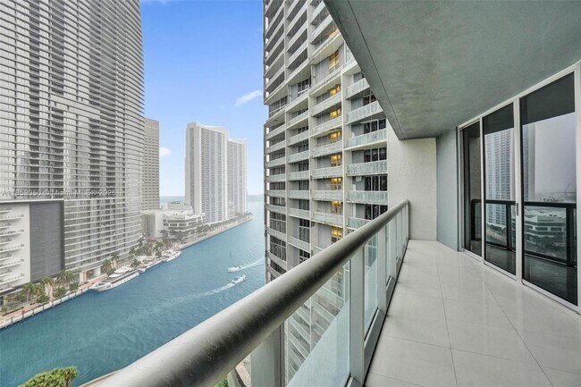 Building Photo - 475 Brickell Ave