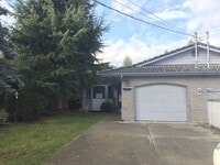 Building Photo - 2bdr 2bath duplex Mid Tacoma w/ one car garage