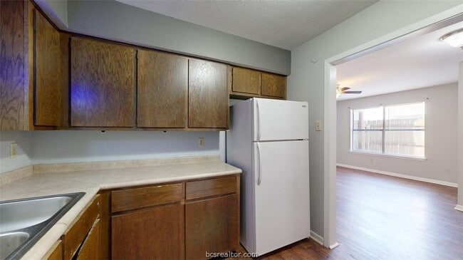 Building Photo - 2803 Longmire Dr