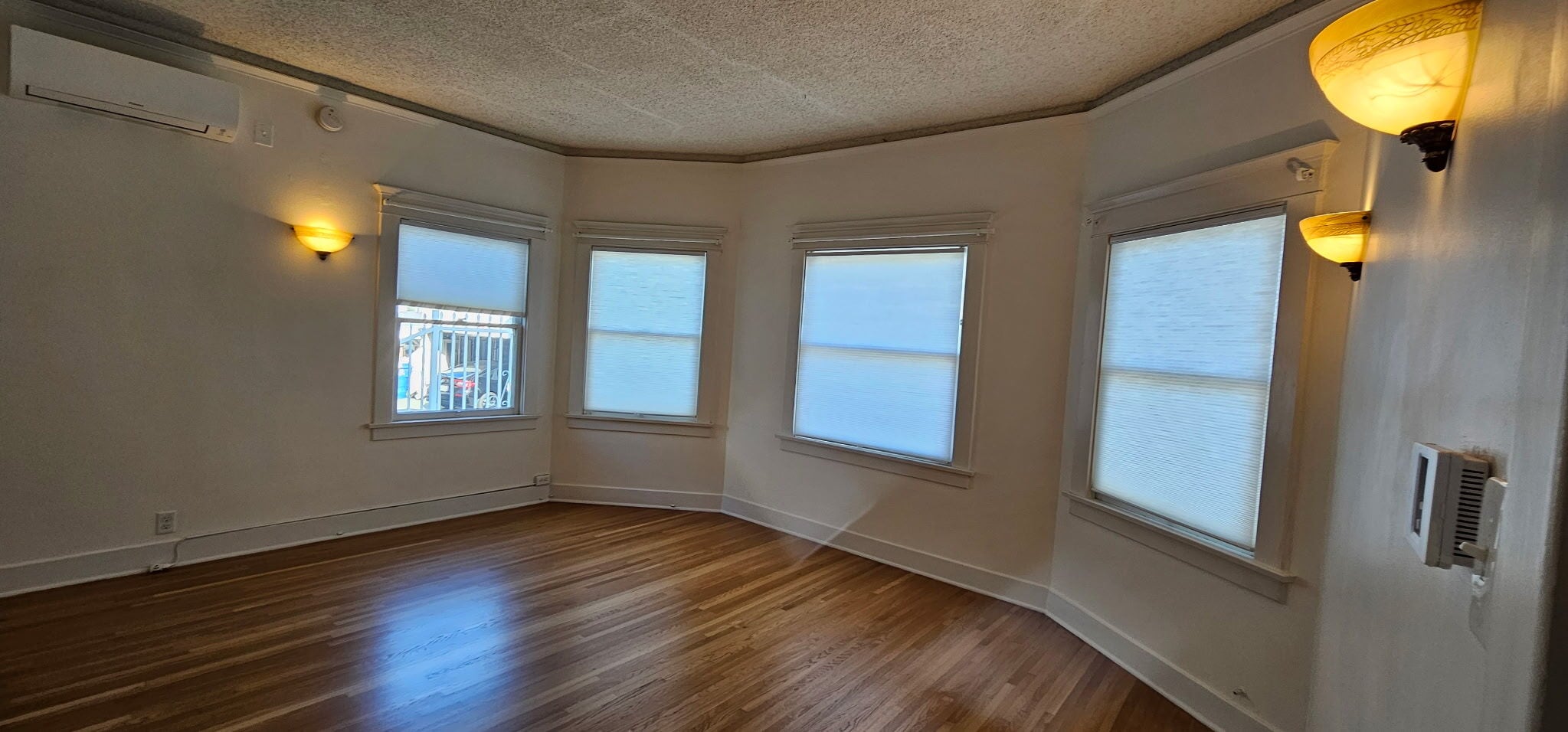 Bedroom 1 - 218 1/2 N Kenmore Ave