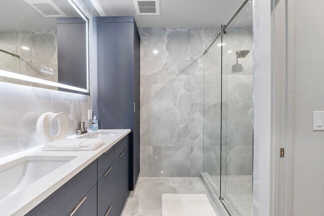 Building Photo - 99 Seaside Ave