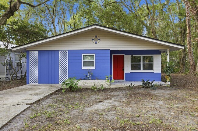 Building Photo - Beautiful, renovated 3 bedroom 1 bath home