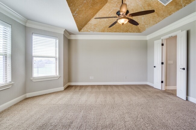 Building Photo - 302 Oar Wood Dr