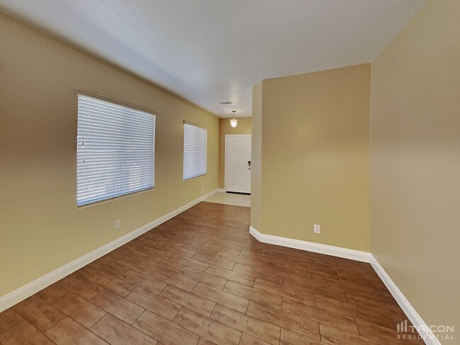 Building Photo - 719 Easter Lily Pl