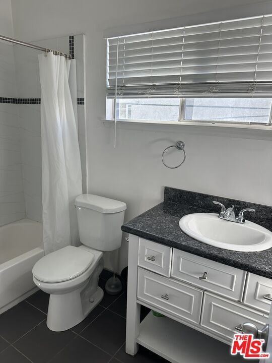 Building Photo - 1441 S Hayworth Ave